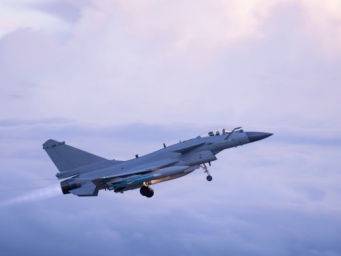 硬核！南部战区空军某部开展跨昼夜飞行训练