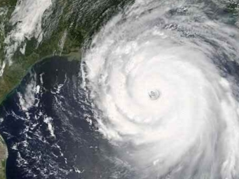 台风“蝴蝶”加强为强热带风暴级 多地停运、停课、停业