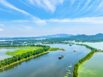 安徽池州：青通河畔生态美