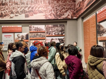 台胞清明前夕参访昆仑关 悼念抗日民族英雄